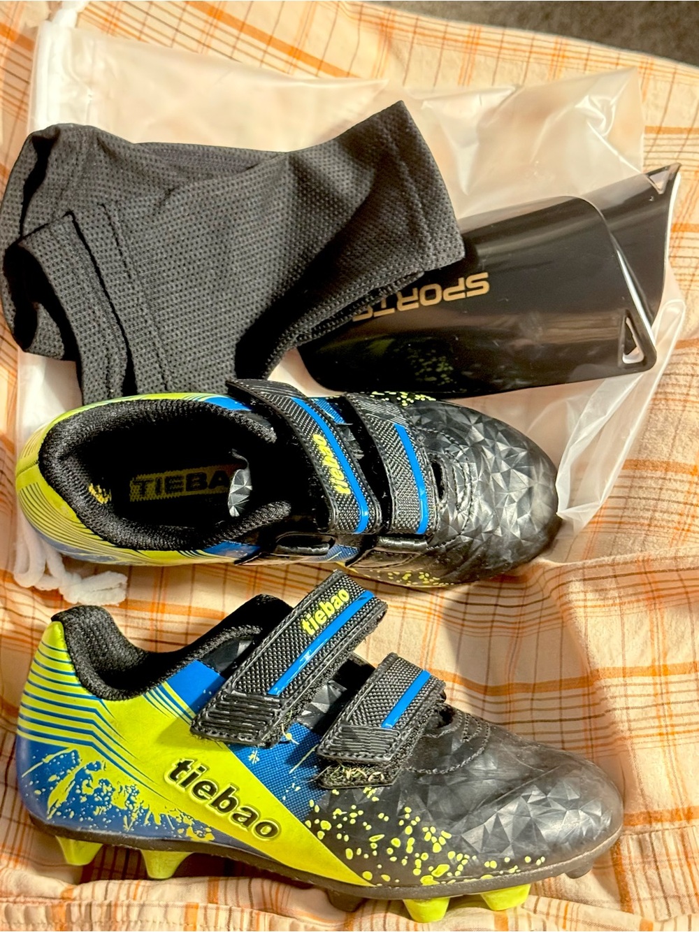 Kids' Cleats with shin guards US 13.5